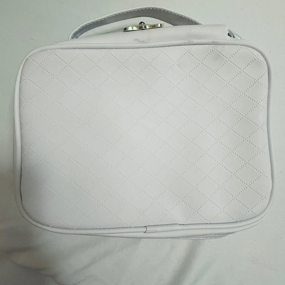 FAO Schwarz Unicorn Vanity Case Kids OS White Excellent Quilted Rhinestone